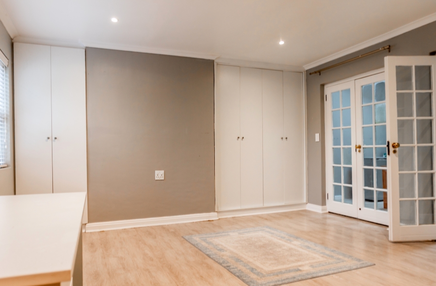 5 Bedroom Property for Sale in Milnerton Central Western Cape